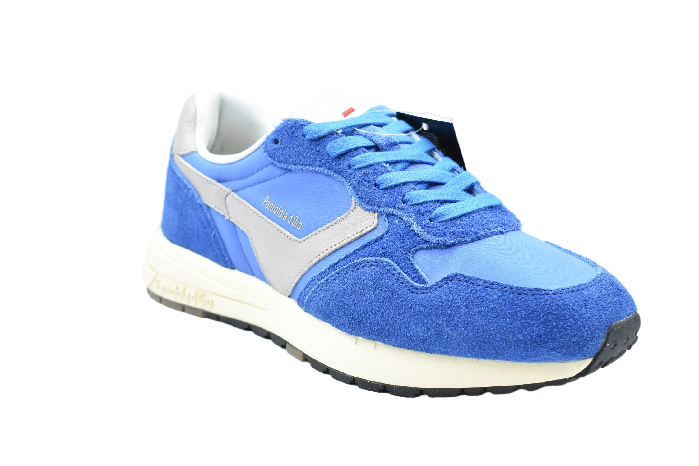 Low-Top Sneakers With Classic Lace Design And Textured Grip