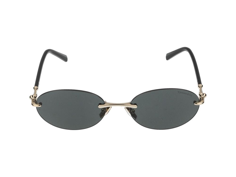 Refined Metal Frame Sunglasses with Minimalist Design