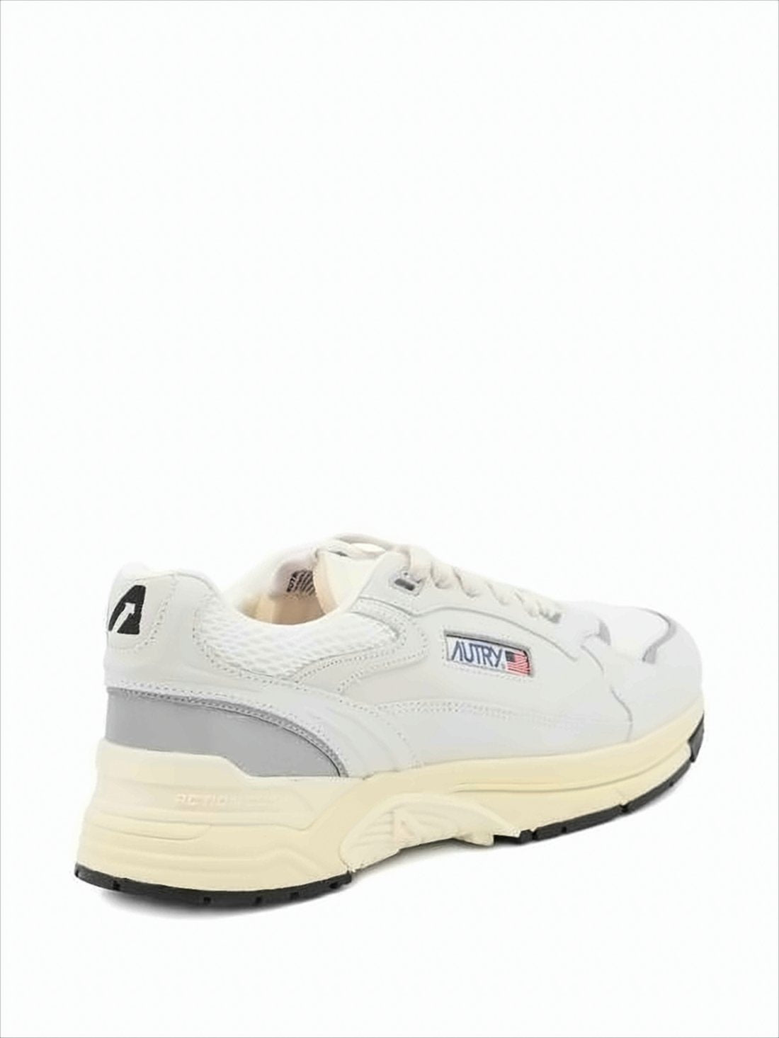 Klasyczne niskie sneakersy zamszowe