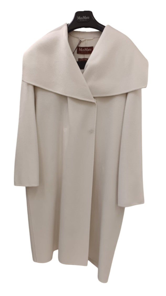 Short Coat With Oversized Collar And Minimalist Design
