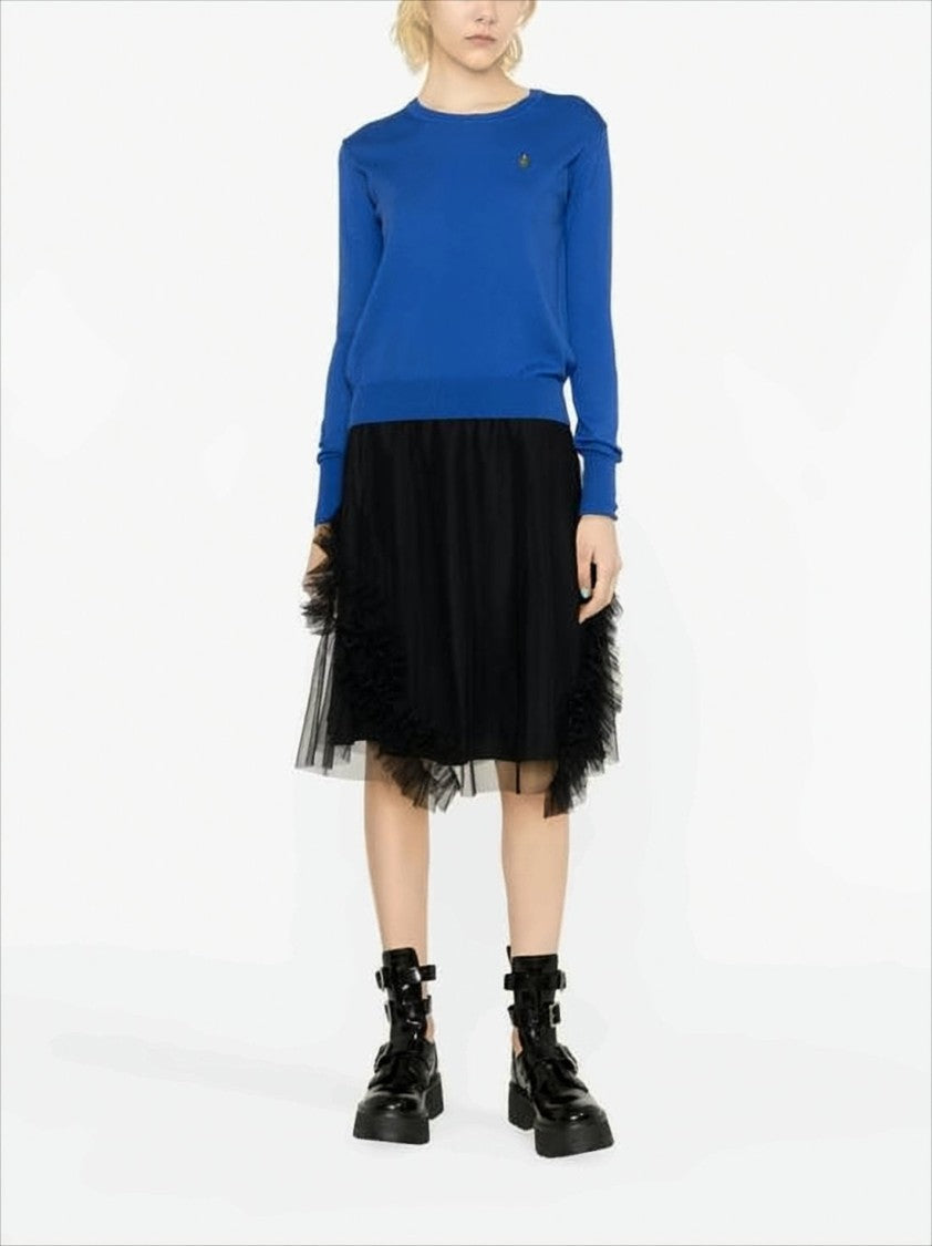 Fitted Cashmere Blend Sweater with Classic Crew Neckline