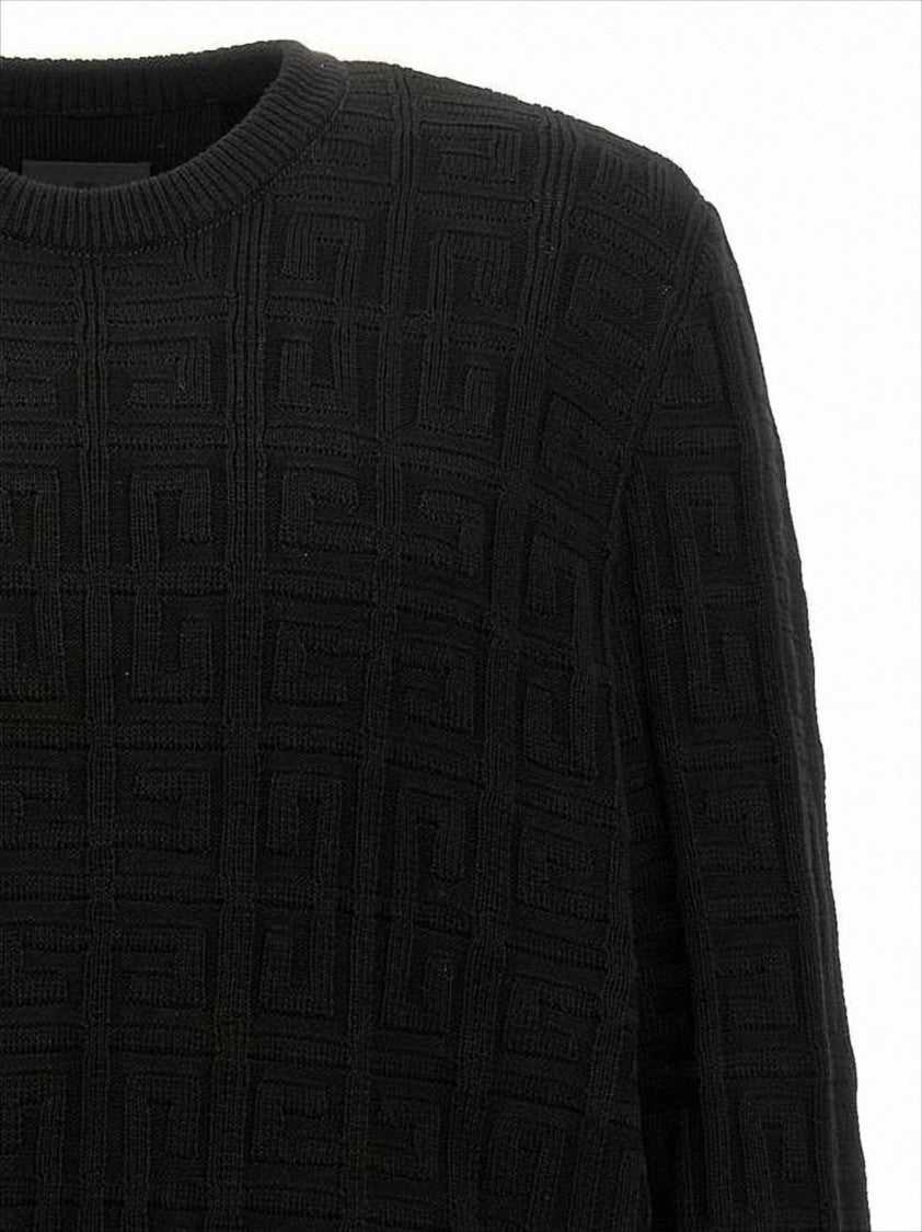 Textured Black Knit Sweater with Classic Crew Neckline