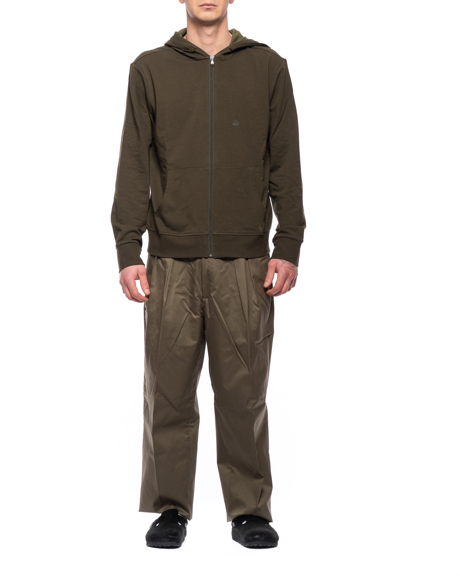 Sophisticated Tailored Chinos With Classic Detailing