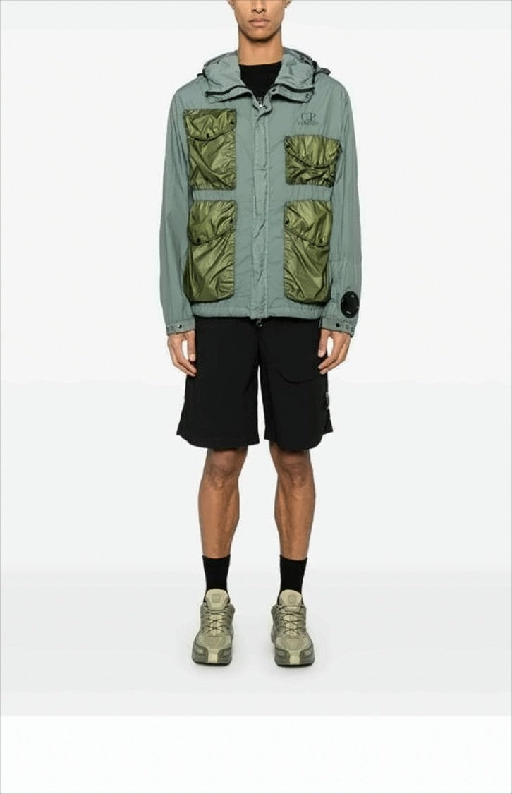 Mid-Thigh Length Minimalist Shorts with Functional Pocket