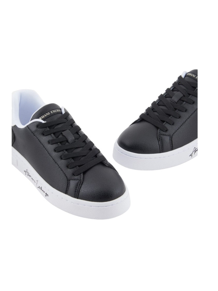 Białe sneakersy ze skóry