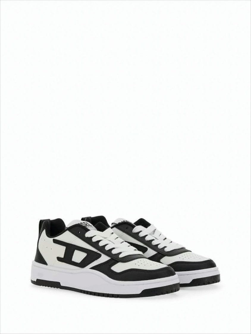 Low-Top White Sneakers with Perforated Detailing