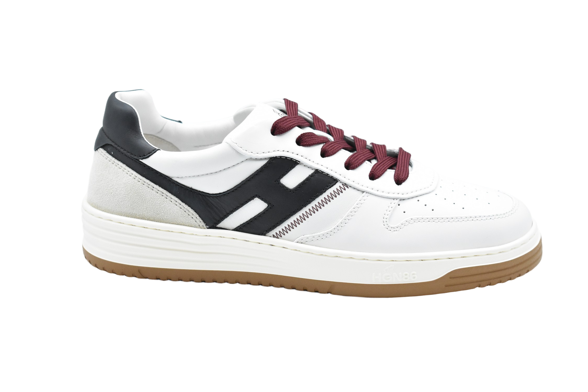 Basketball-Inspired Sneakers With Extralight Sole