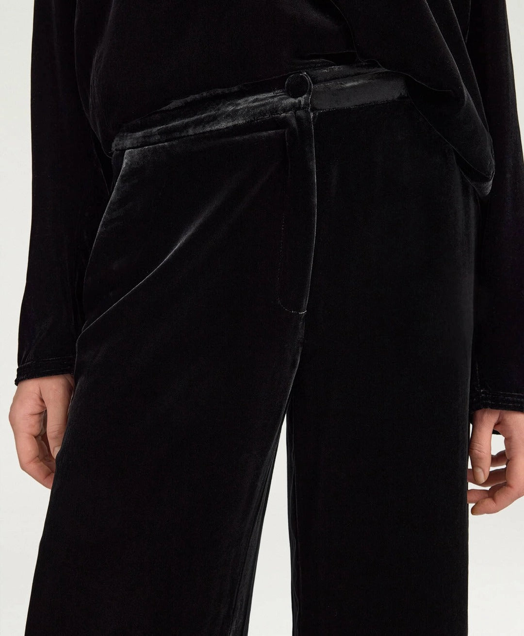 High-Waisted Straight-Leg Trousers With Minimalist Design