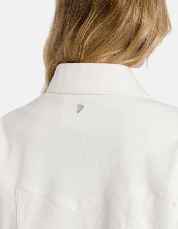 Cropped Jacket with Classic Collar and Minimalist Design