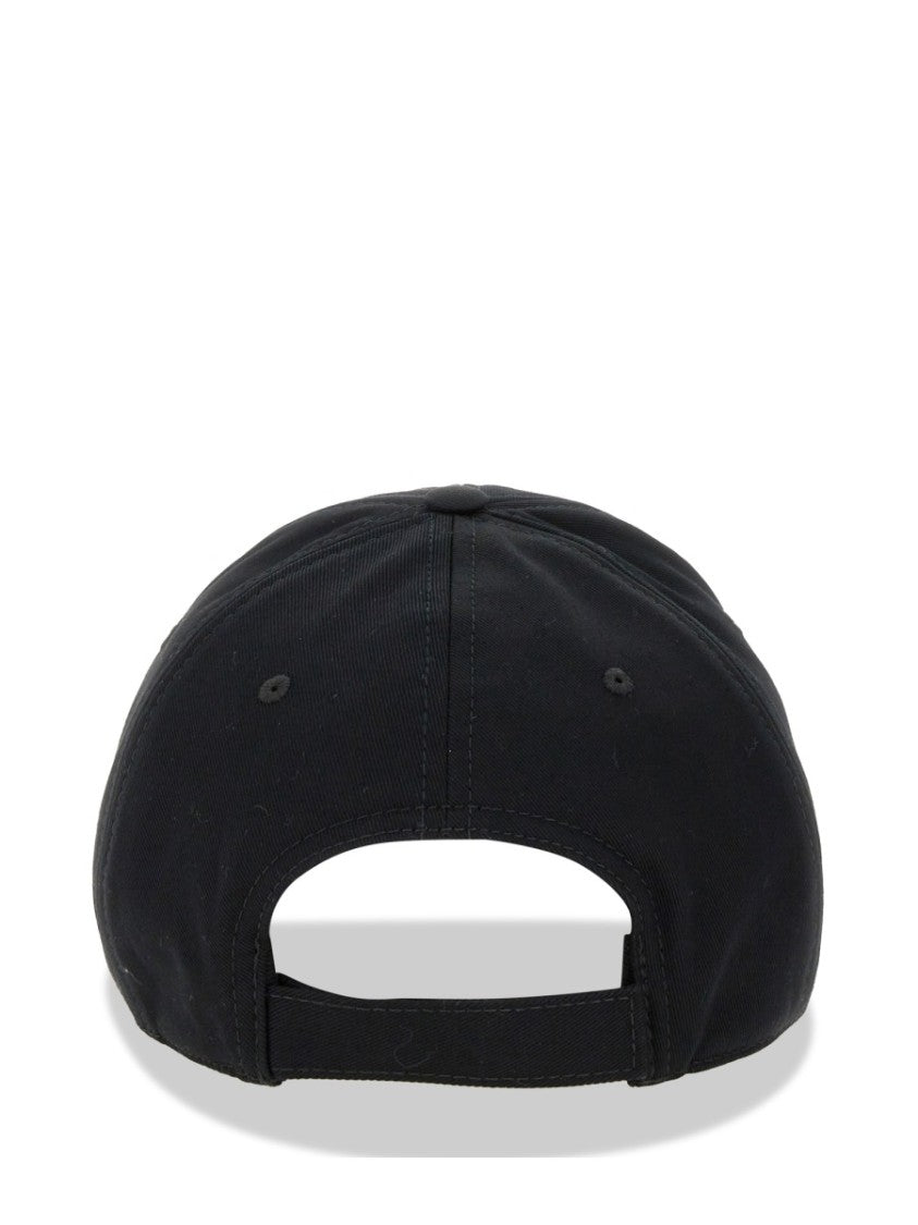 Black Baseball Hat With Structured Crown