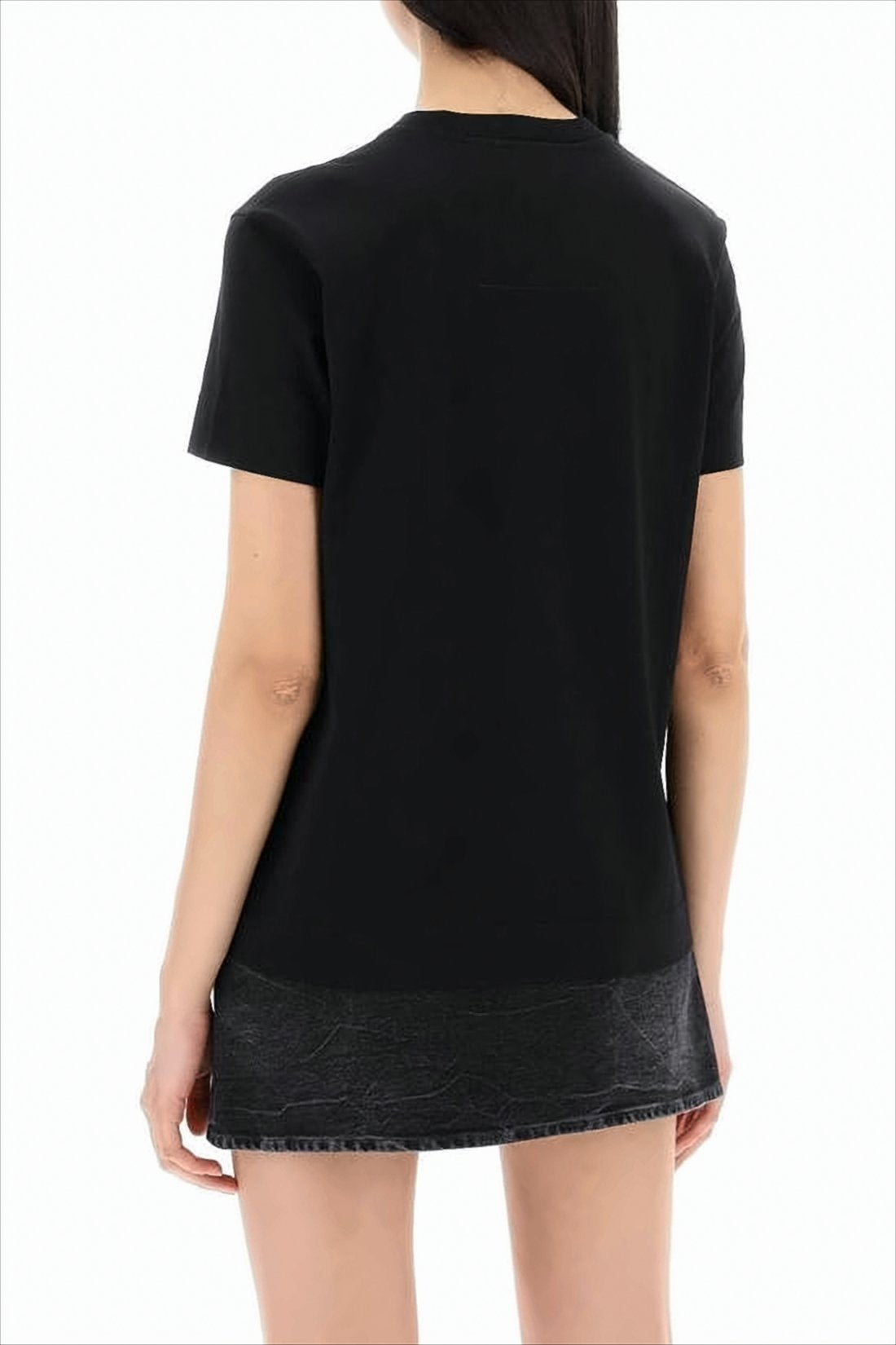 Minimalist Short-Sleeve Black T-Shirt with Subtle Logo