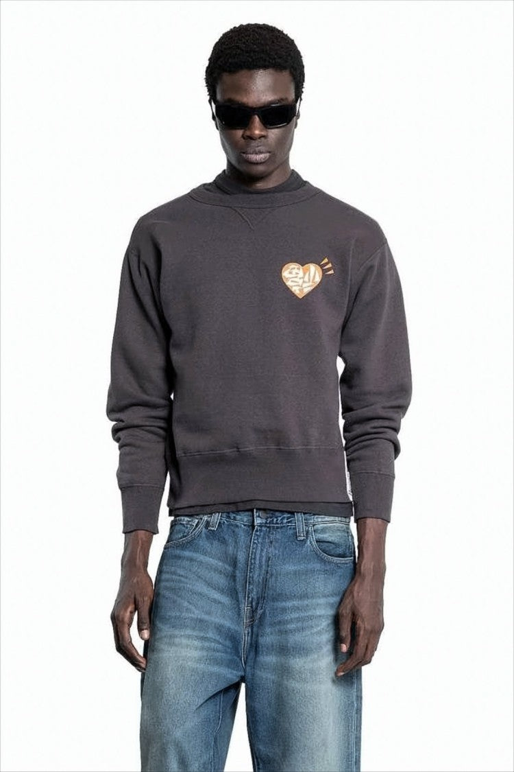 Long-Sleeve Sweatshirt with Graphic Accents and Relaxed Fit