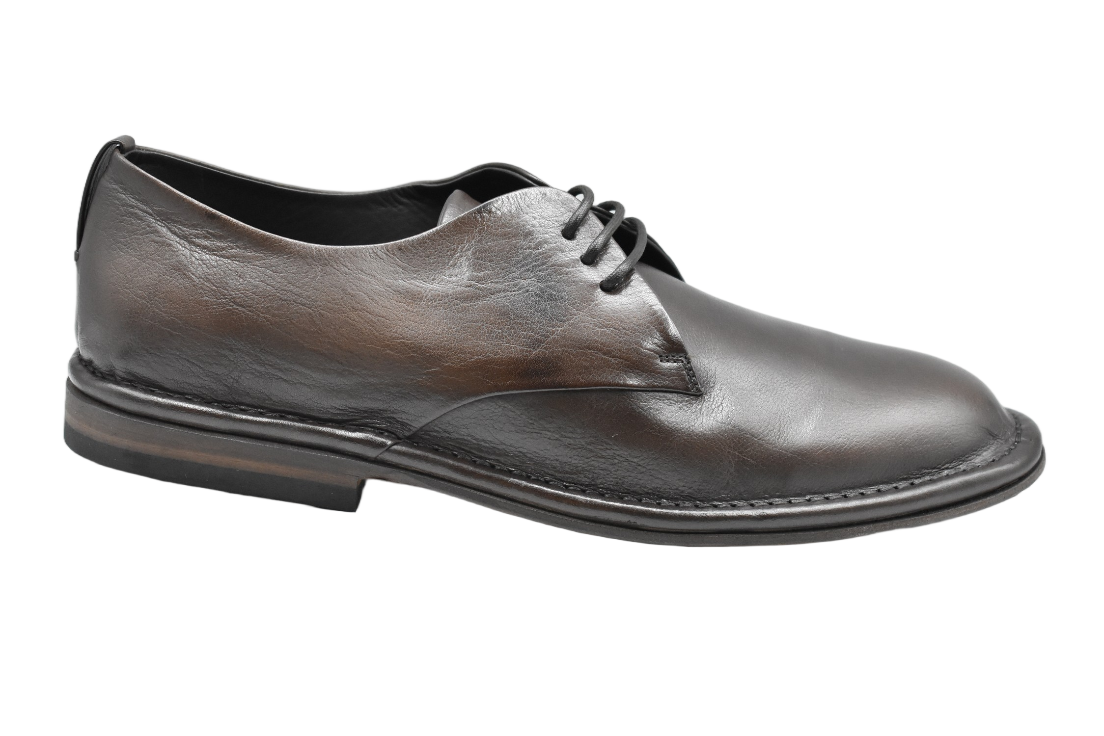 Brunito Low Shoes With Glossy Leather Upper