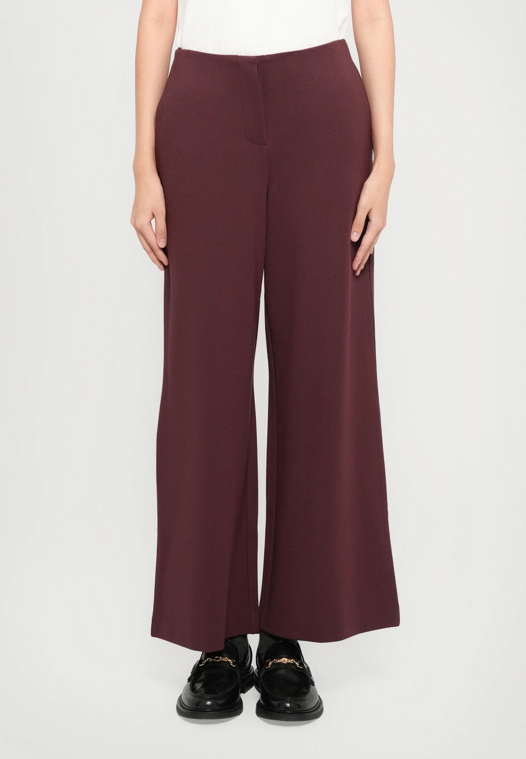 Wide-Leg Pants With Smooth Front