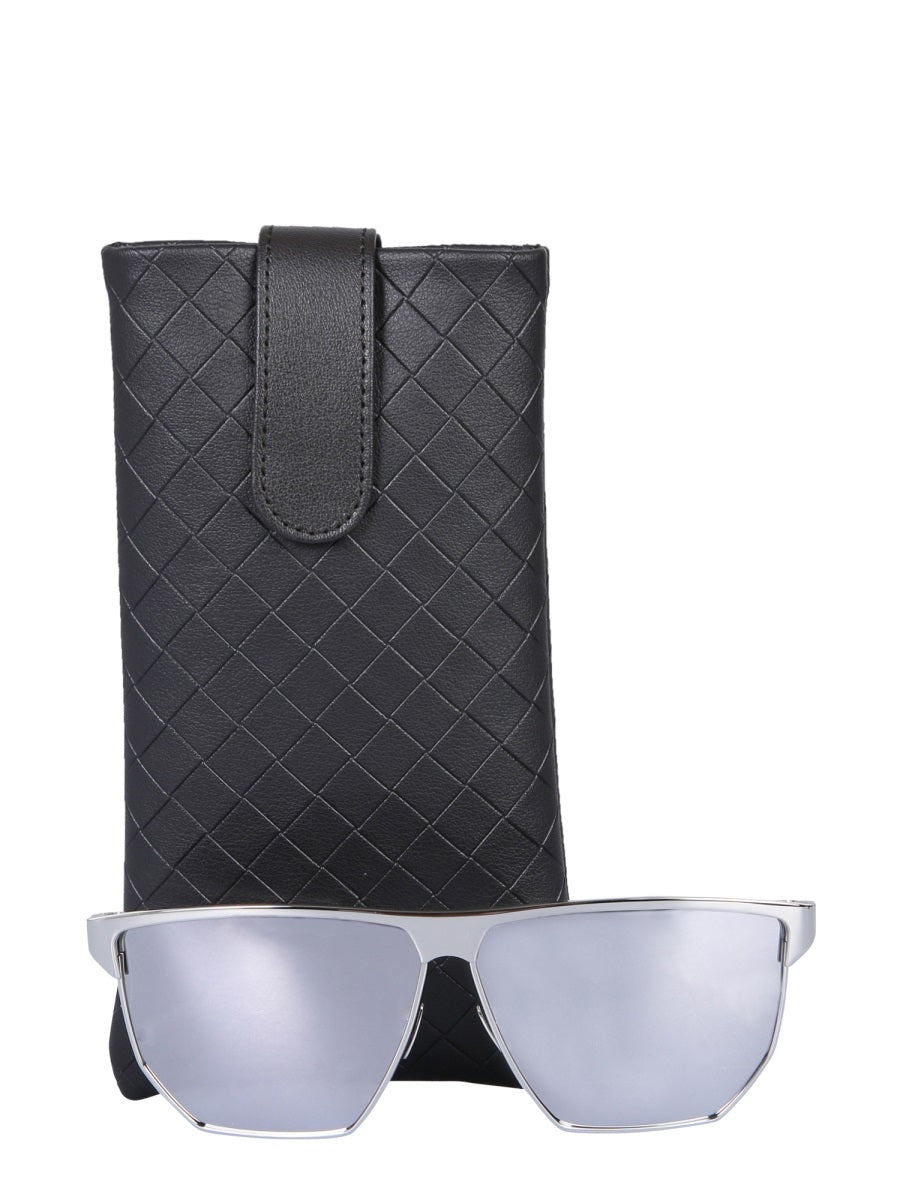 Sleek Modern Sunglasses with Struzzo Frame