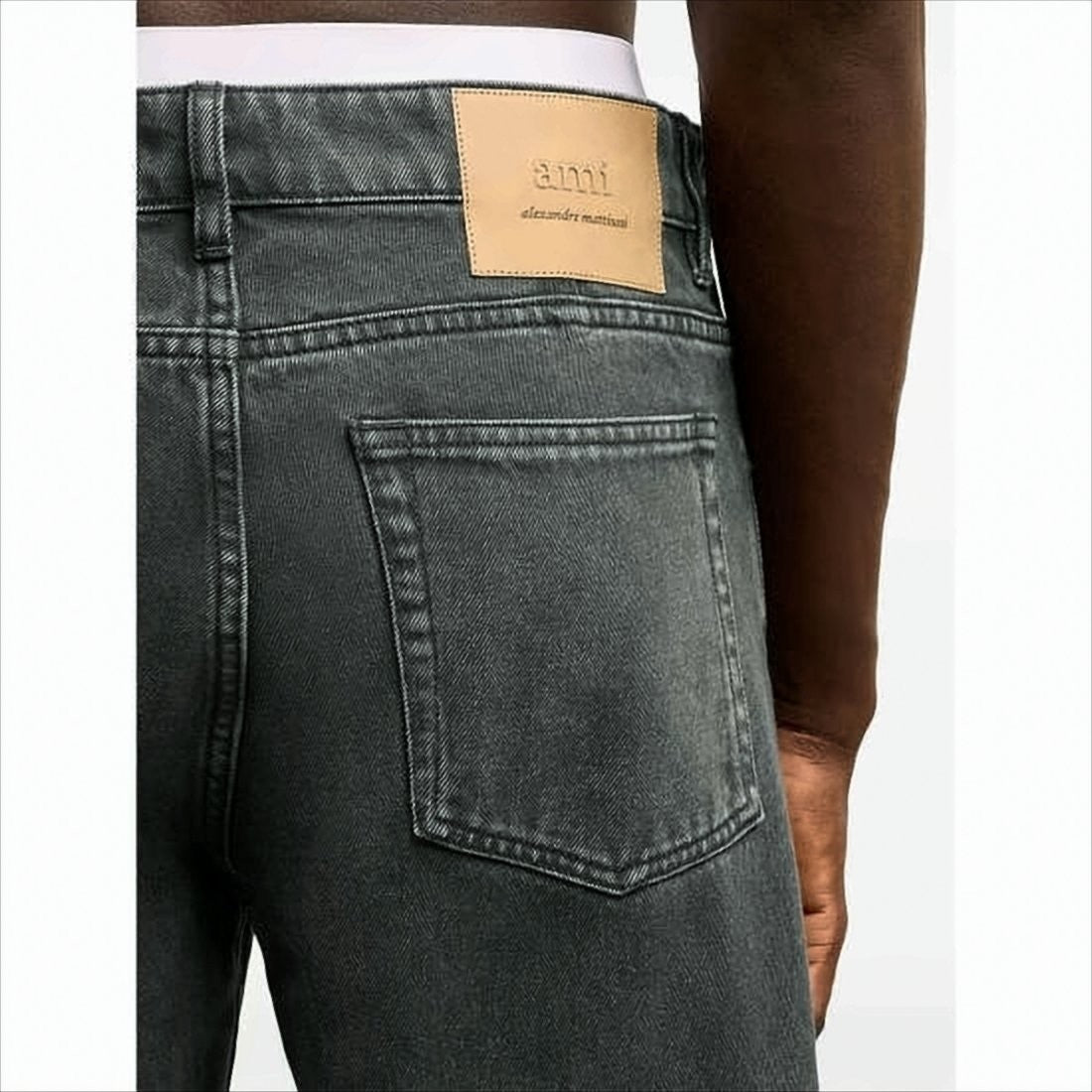 Straight-Leg Denim Pants With Timeless Design