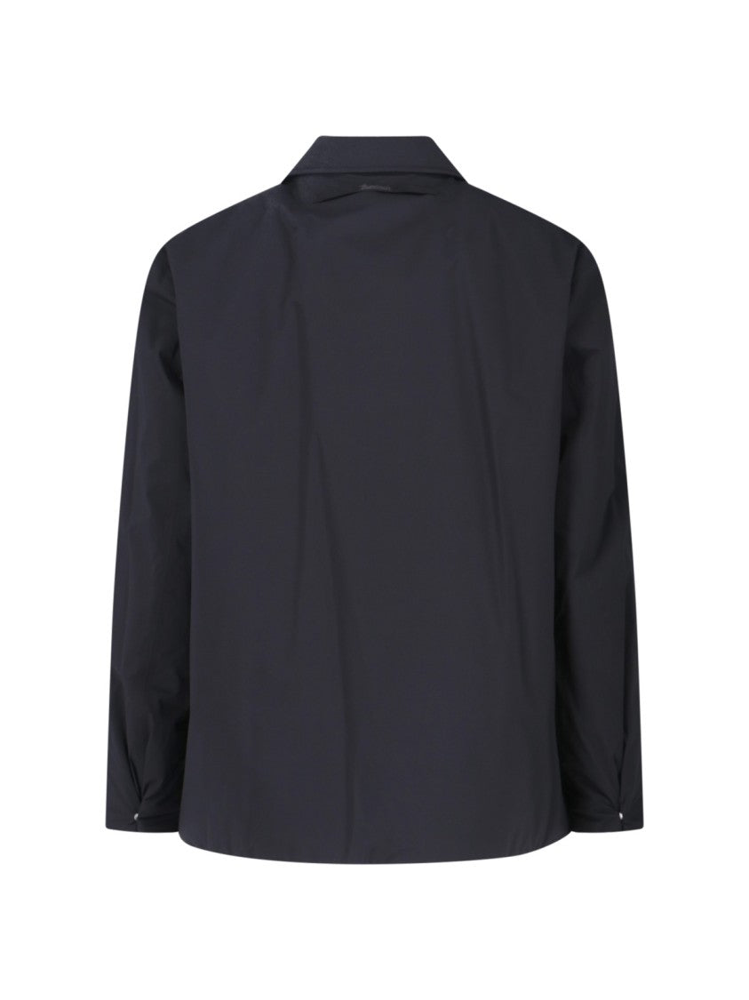 Minimalist Black Jacket With Tailored Fit And Zipper Closure