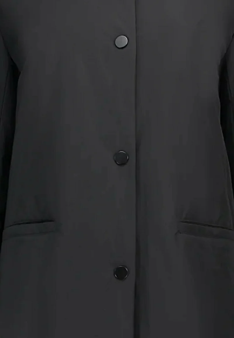 Refined Black Coat With Classic Collar