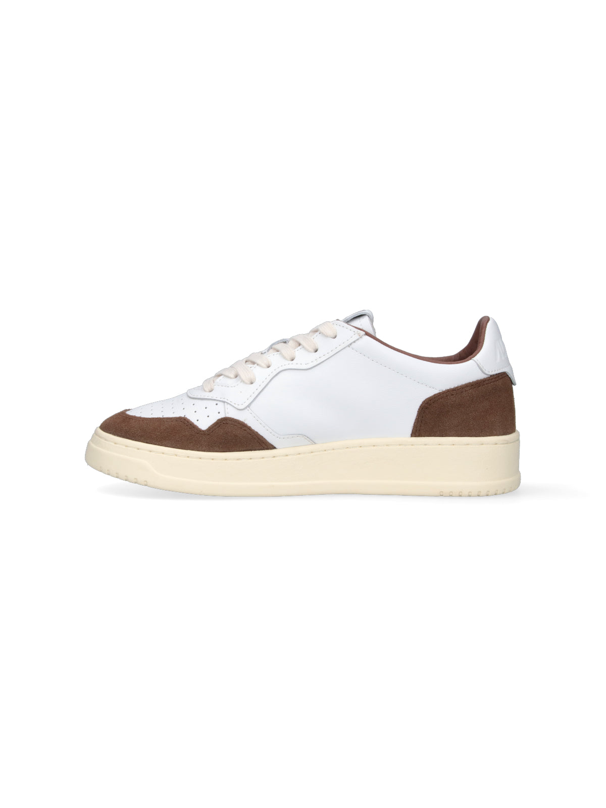 Low-Top Sneakers With Streamlined Silhouette And Timeless Appeal