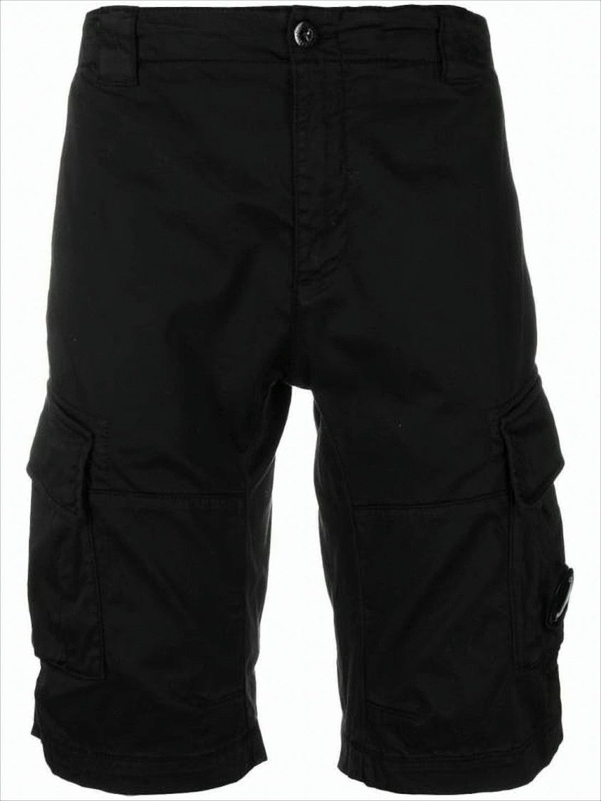 Tailored Cargo Shorts with Distinctive Pocket Details