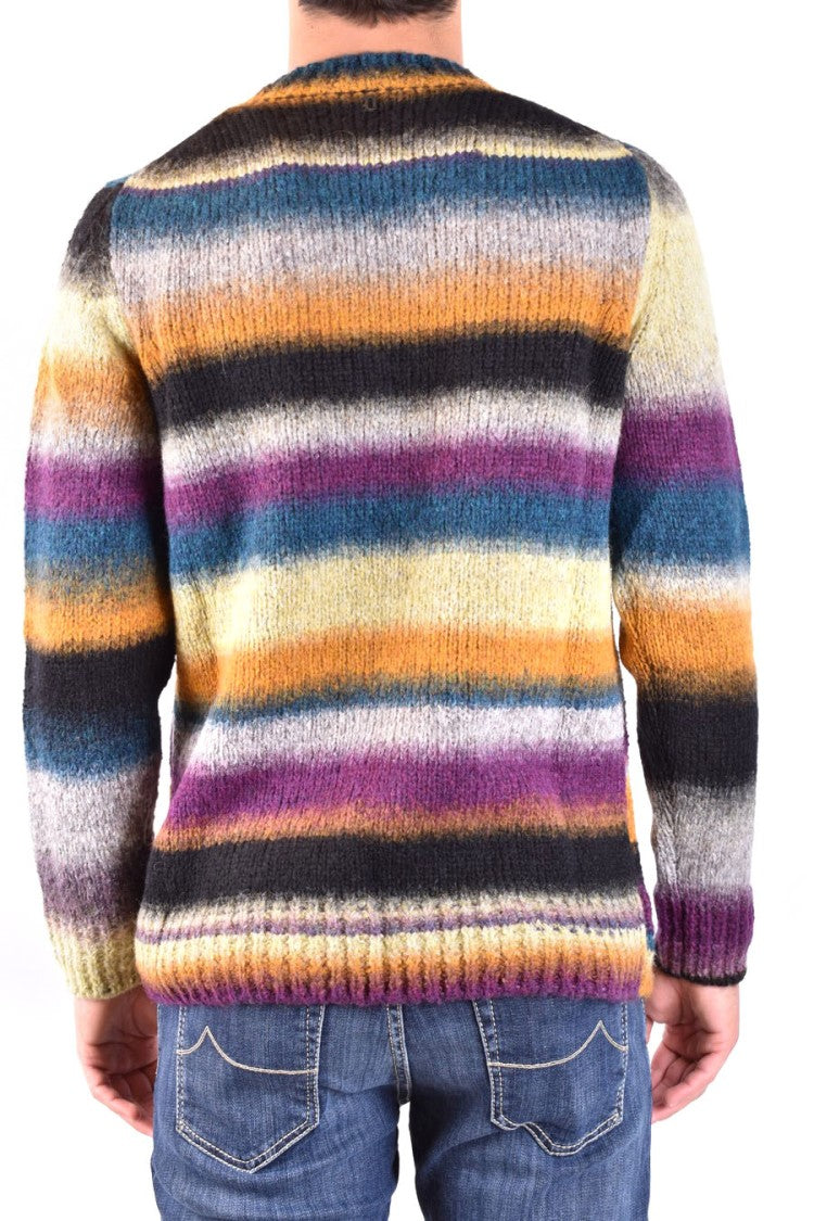 Sweter z dzianiny w poziome pasy w wielokolorowej palecie