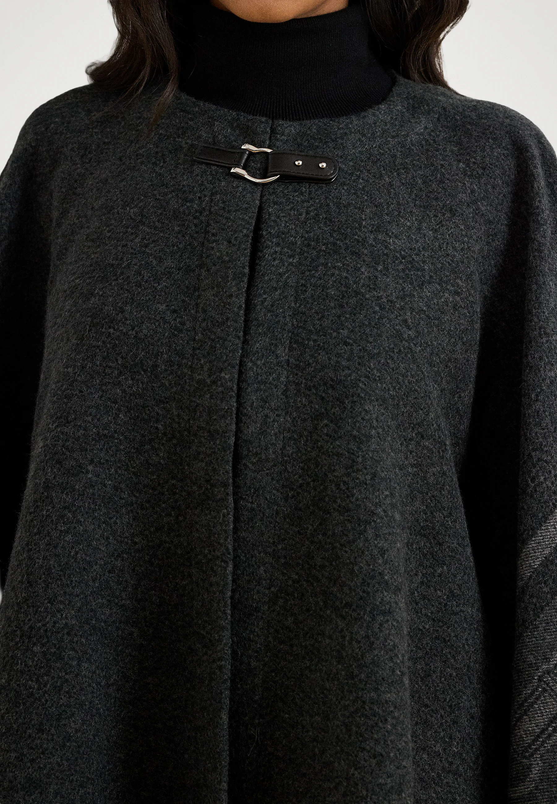 Jacquard-Patterned Black Poncho With Elegant Closure