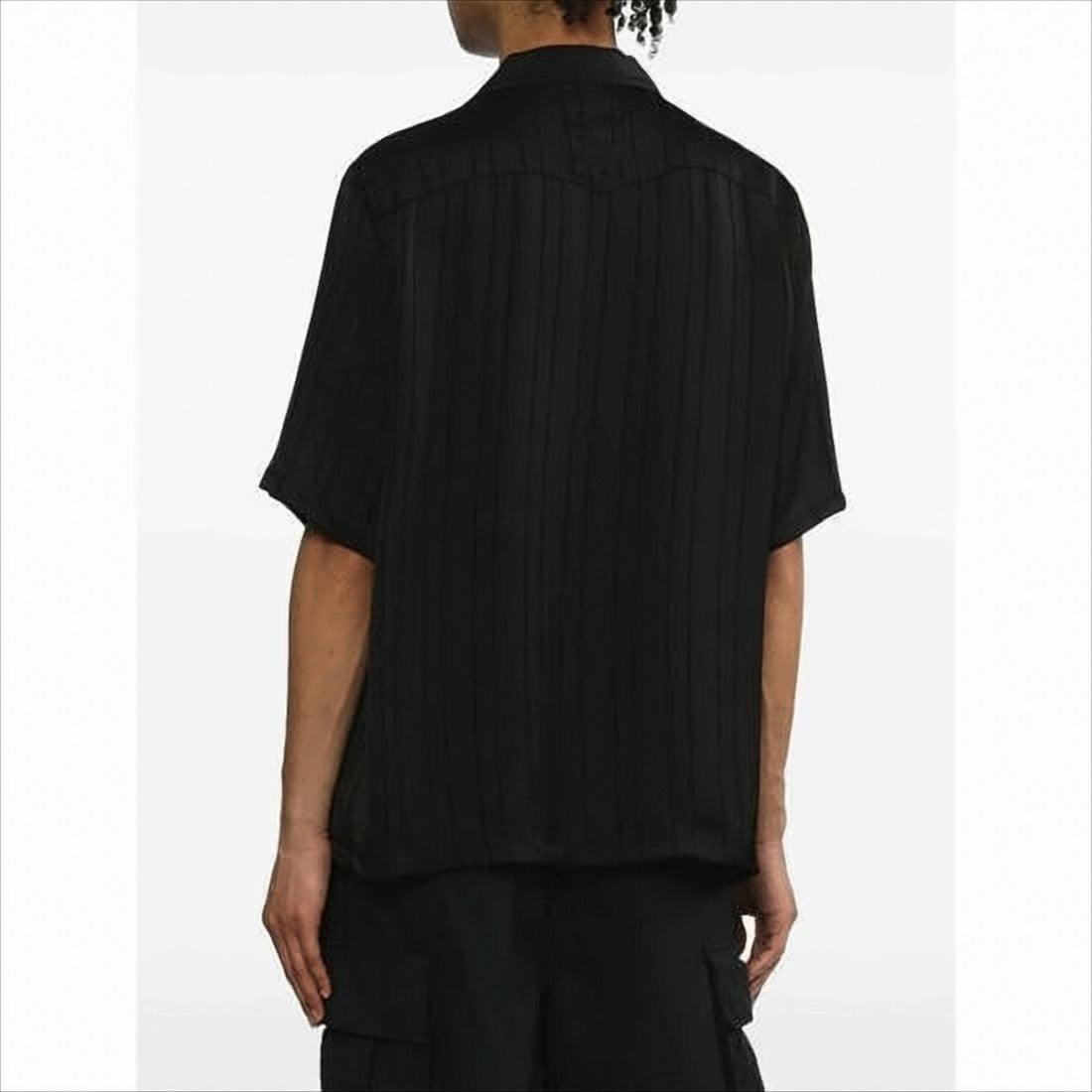 Textured Black Short-Sleeved Shirt With Classic Collar And Chest Pockets