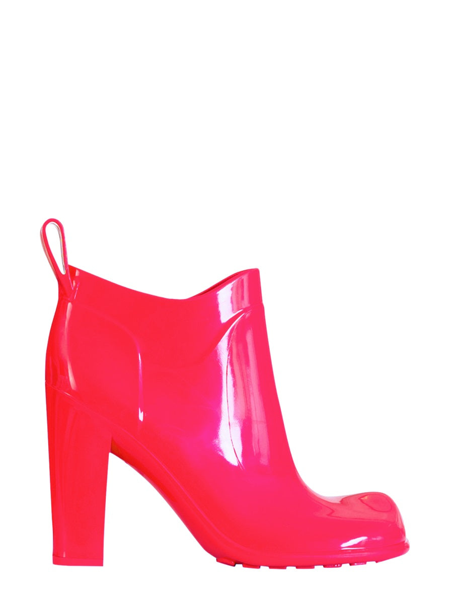 Black Shine Boot with Notched Rubber Sole