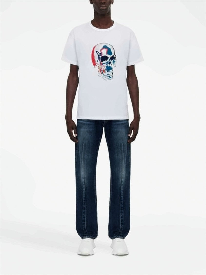 Short-Sleeved White Cotton T-Shirt with Bold Skull Graphic