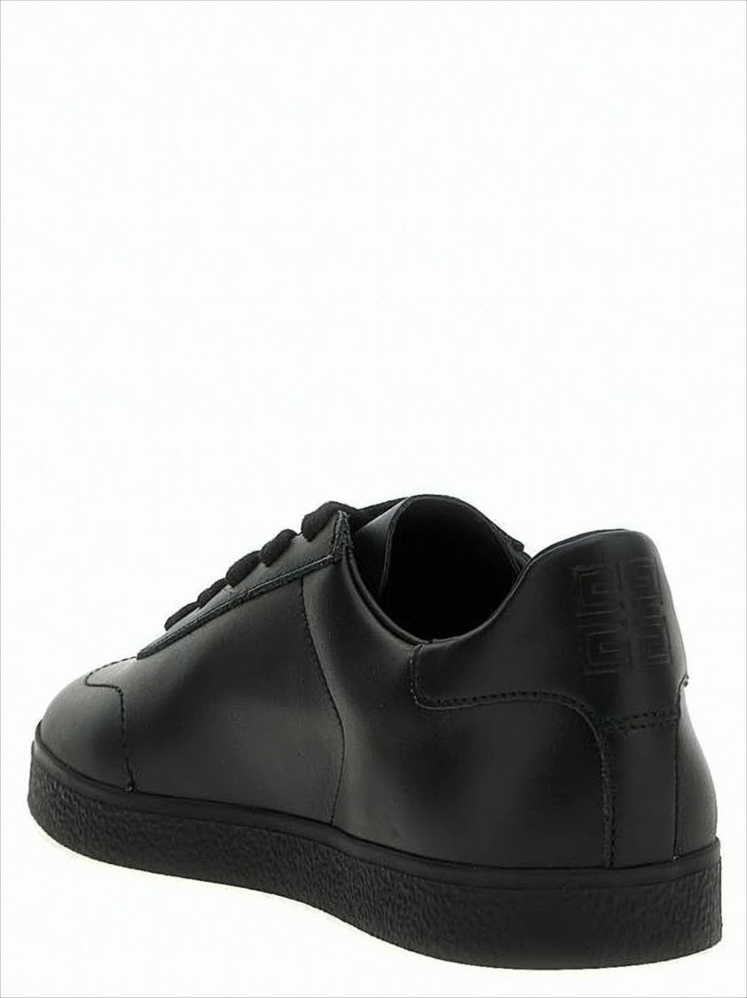 Sleek Minimalist Low-Top Sneakers in Smooth Calf Leather