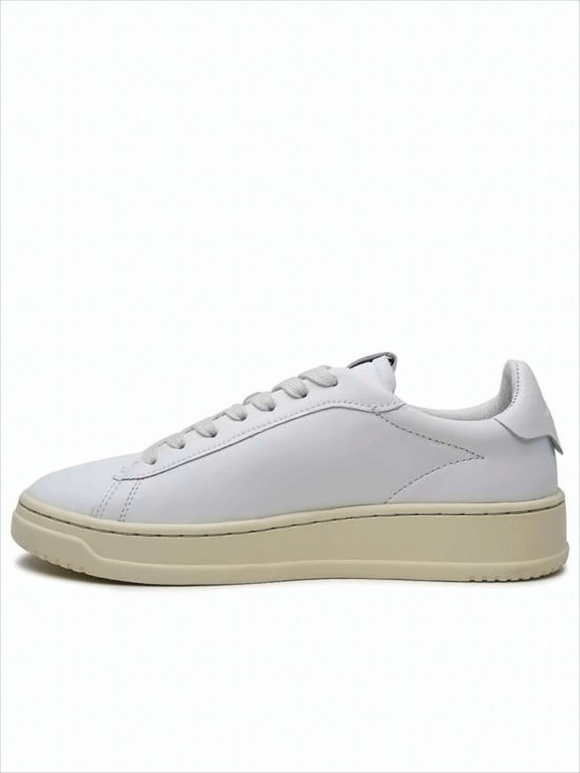 Low-Top Off-White Sneakers with Vintage Rubber Sole
