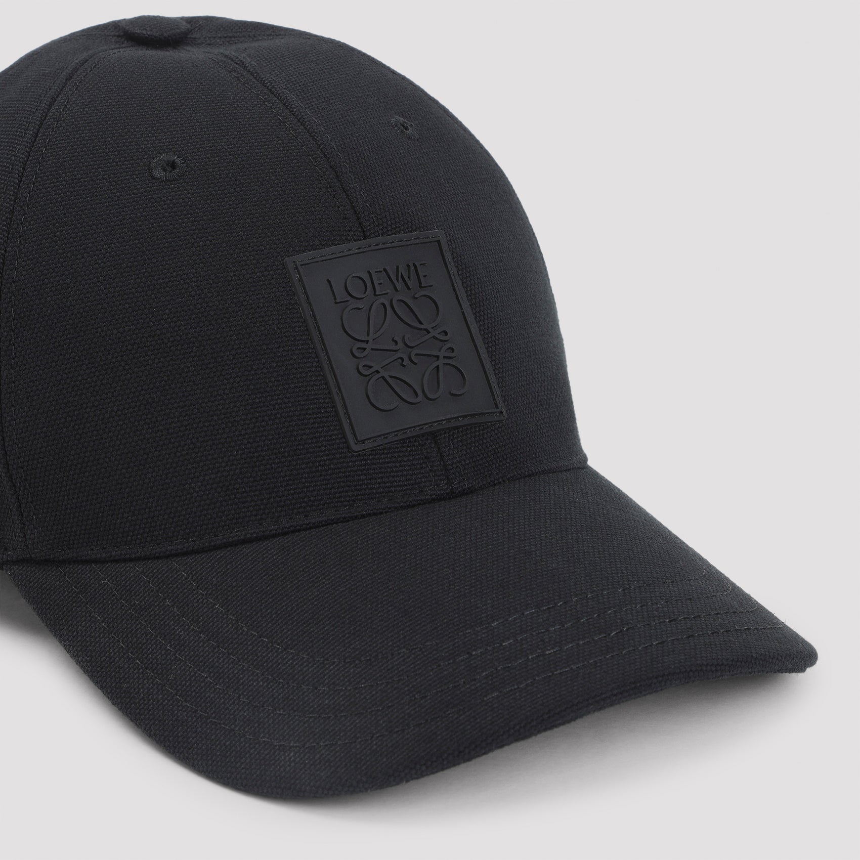 Structured Black Baseball Cap With Adjustable Strap