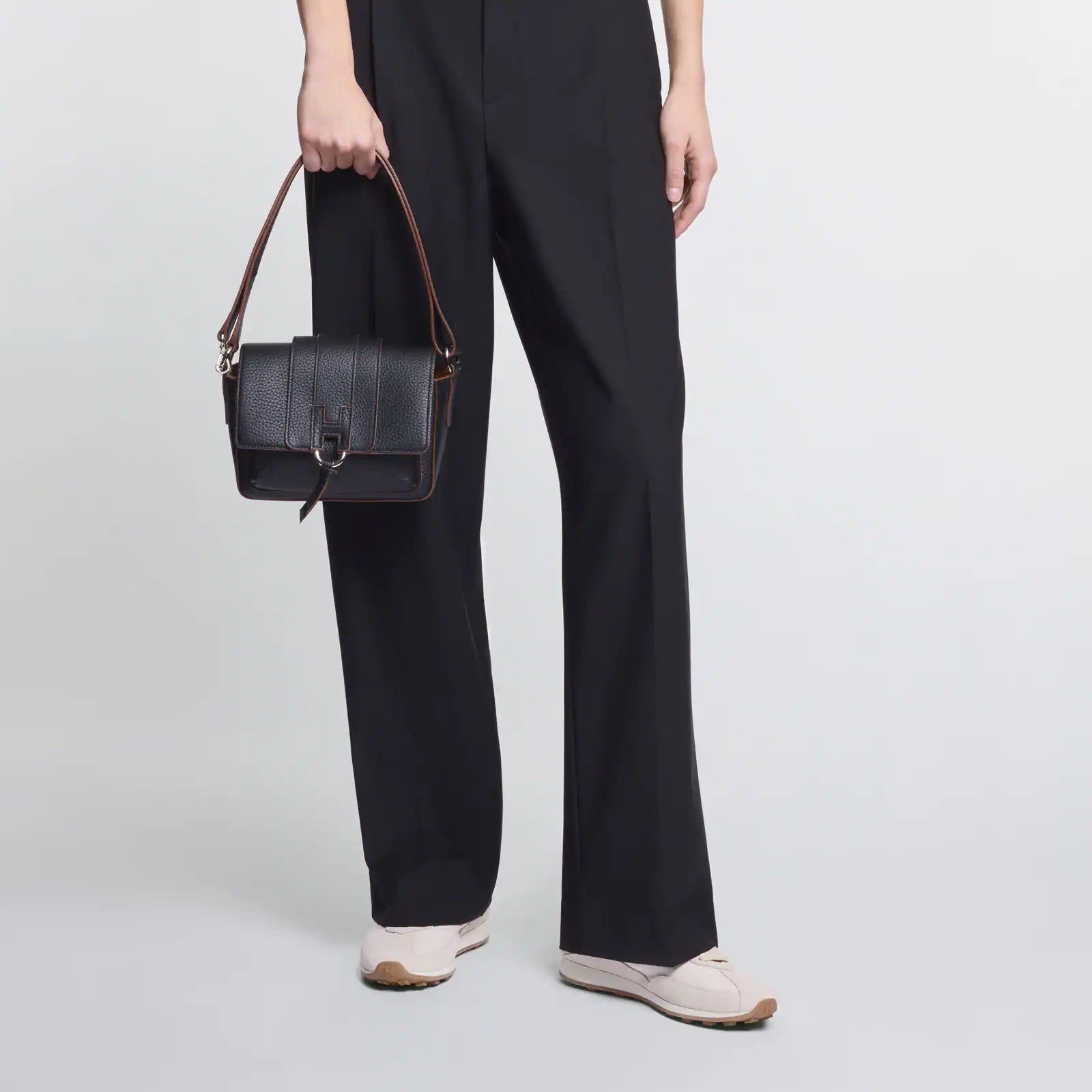 Black H01X Flap Bag Shoulder Bag