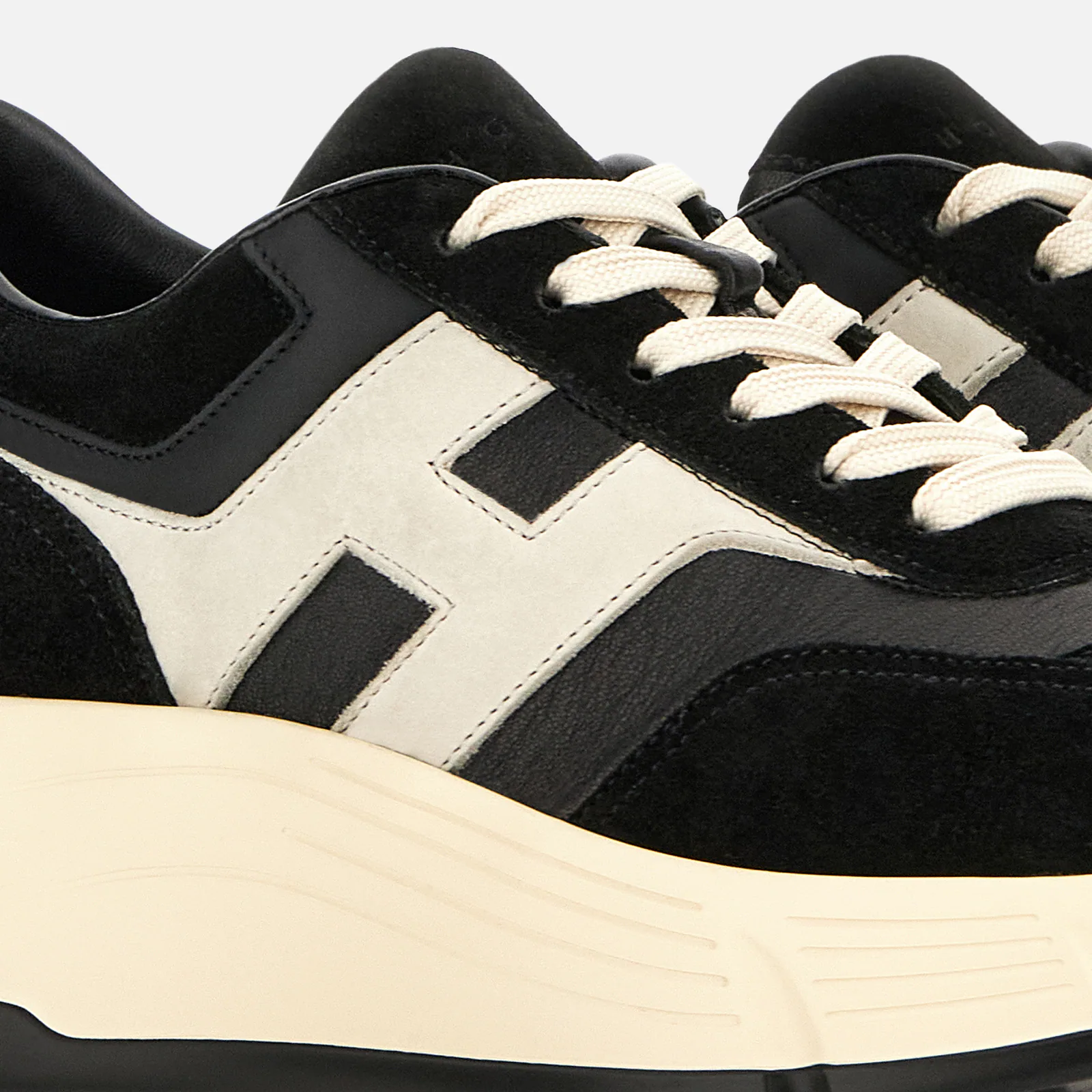 H669 H Sneakers With Sophisticated Black Upper
