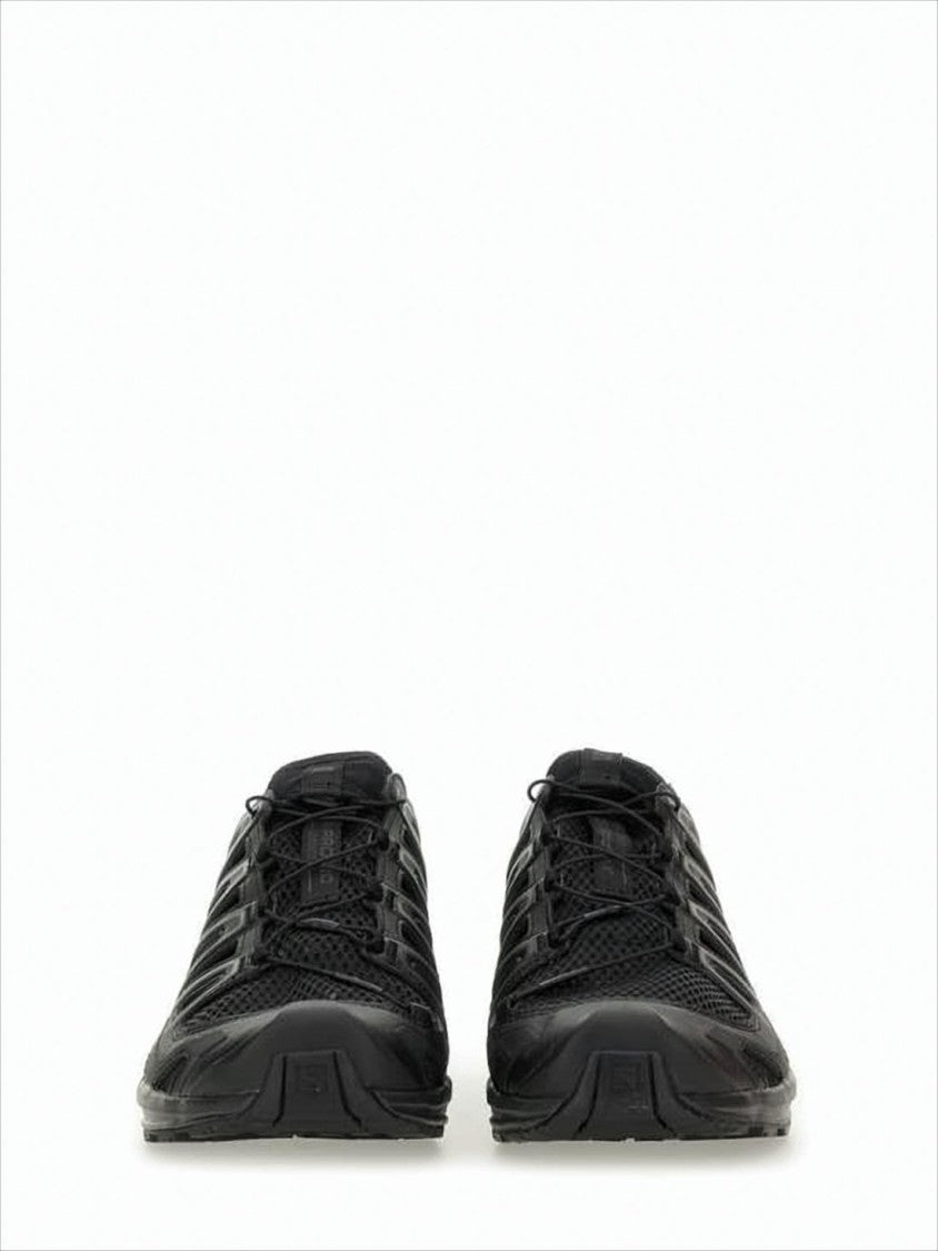 All-Black Athletic Sneakers with Quick-Pull Lacing System