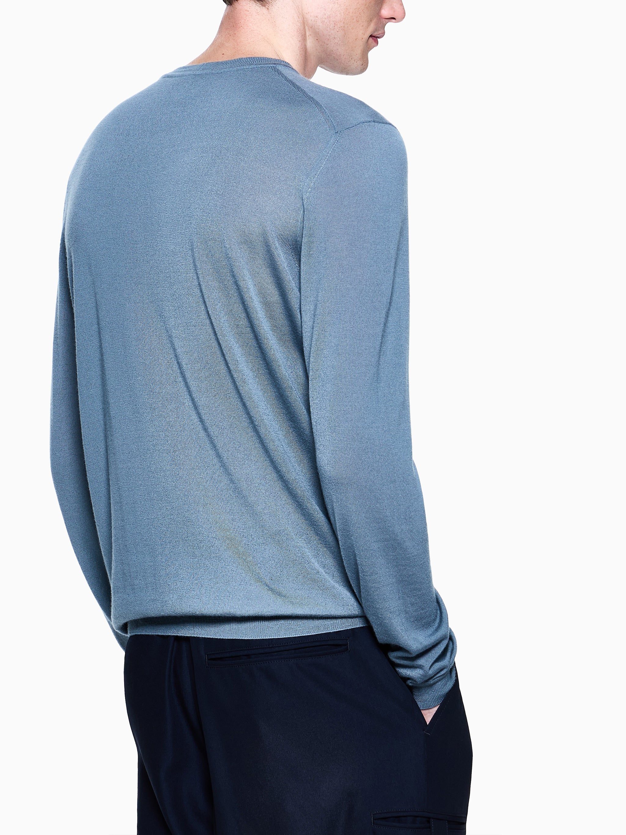 Lightweight Minimalist Crew Neck Pullover Sweater