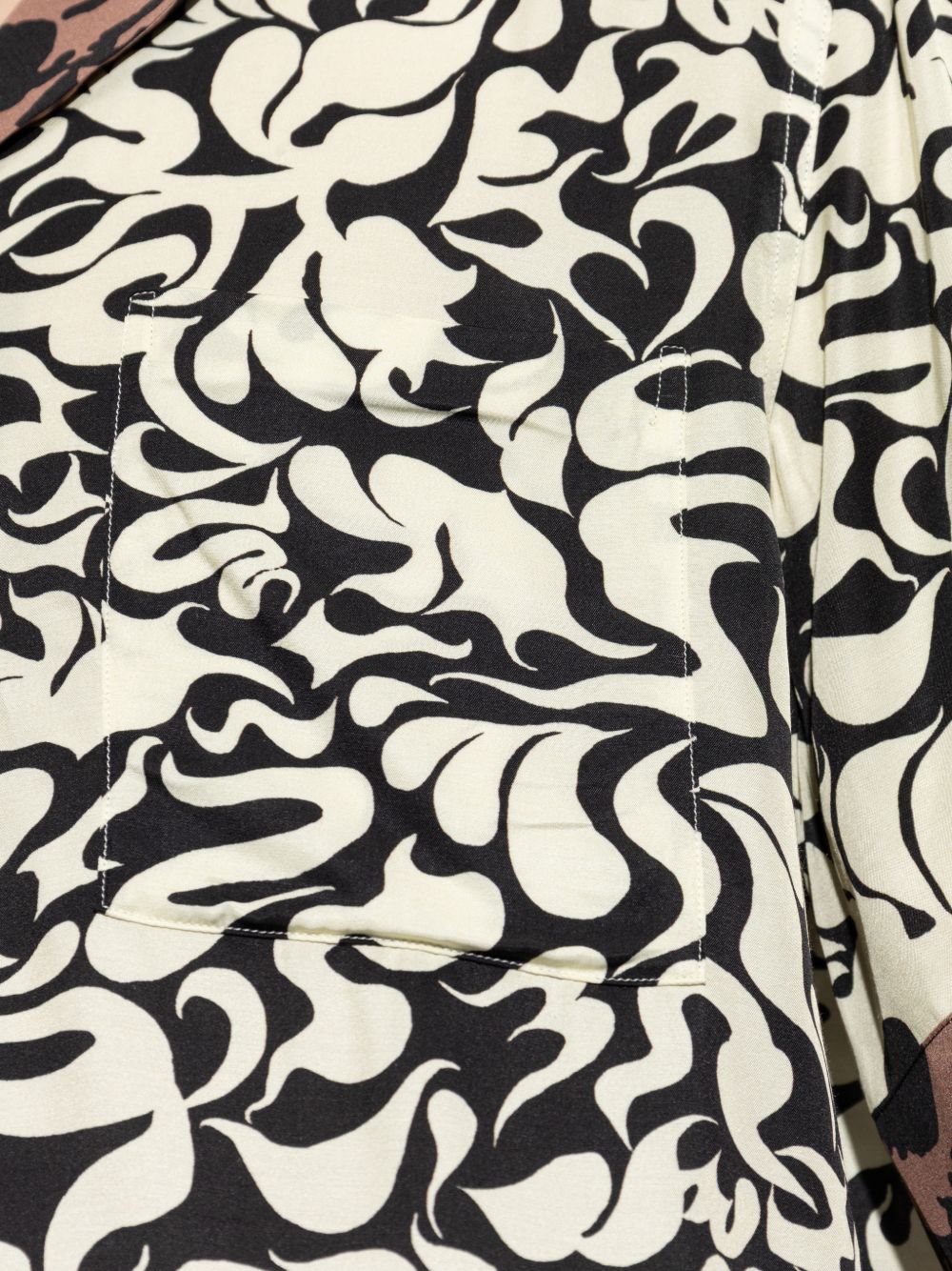 Point Collar Short-Sleeved Shirt