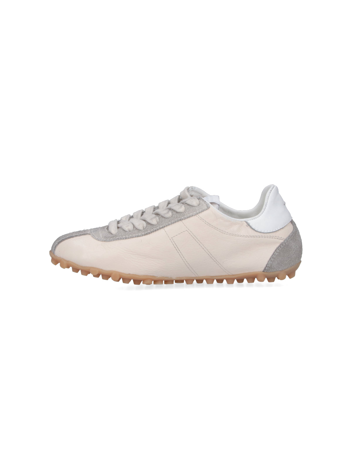 Classic Low-Top Sneakers With Minimalist Aesthetic