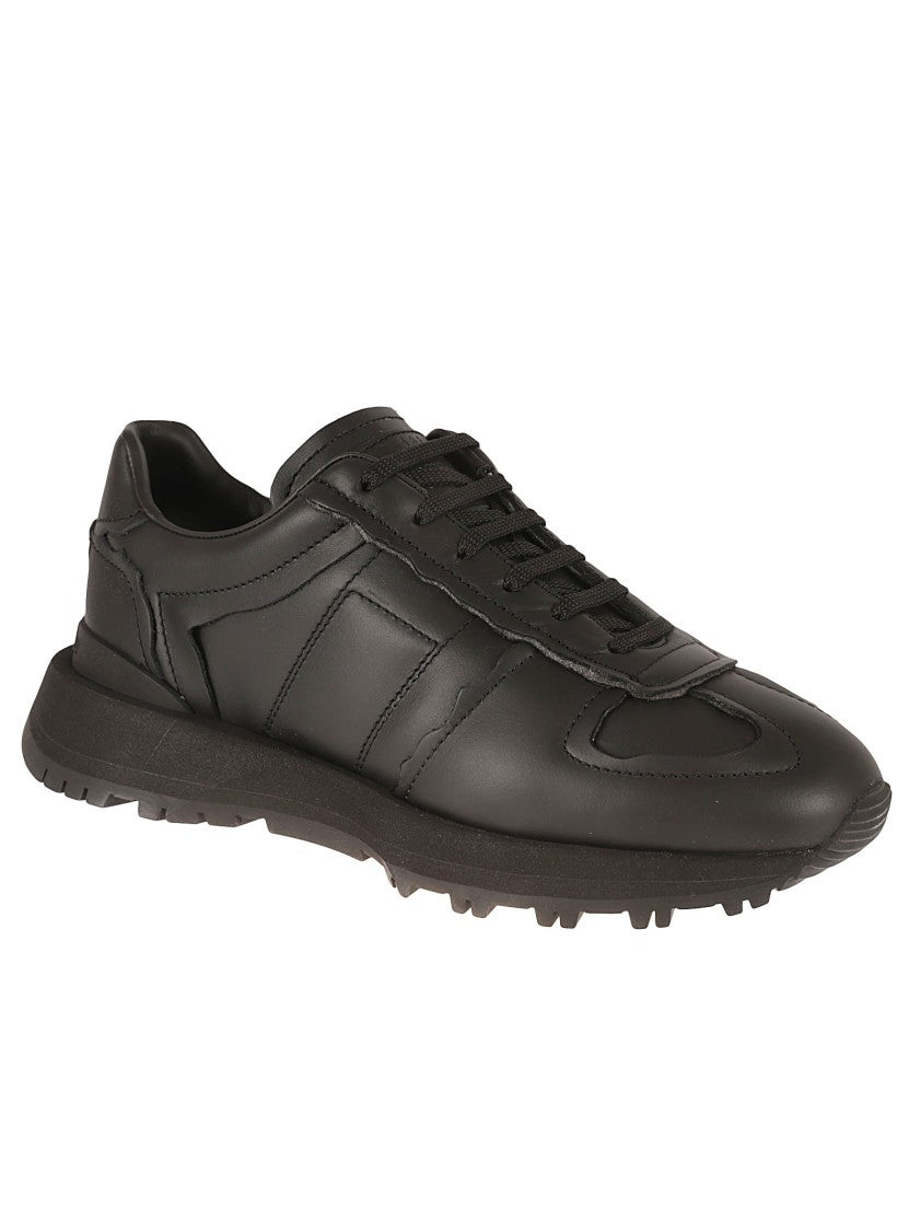 Sportowe czarne sneakersy z designem