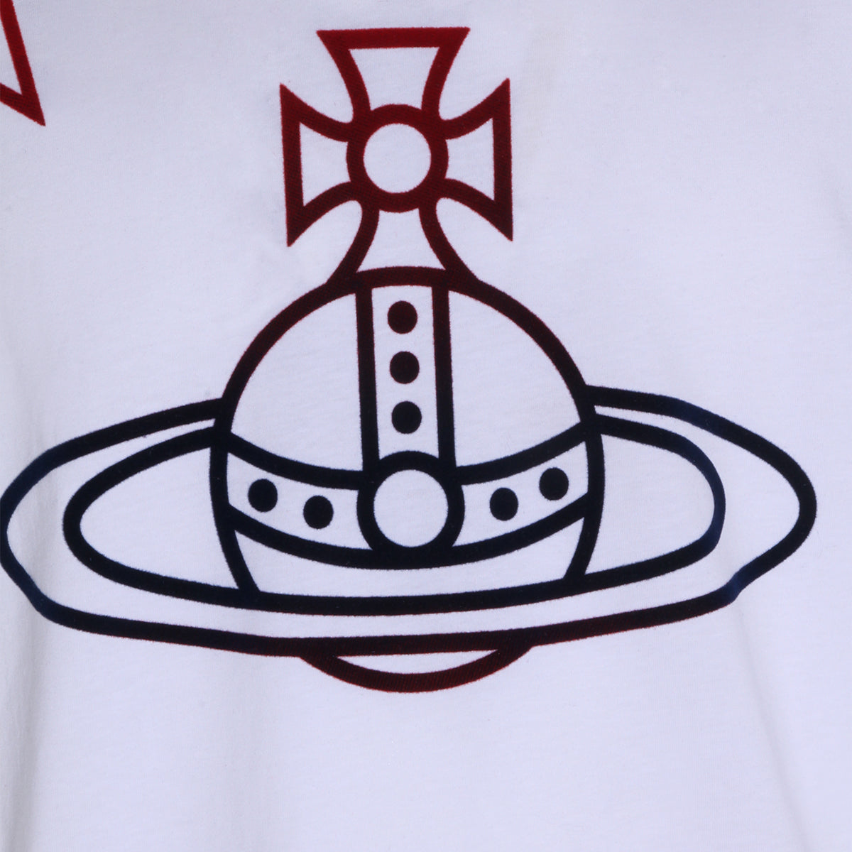 Biały t-shirt z krótkim rękawem z charakterystycznym emblematem