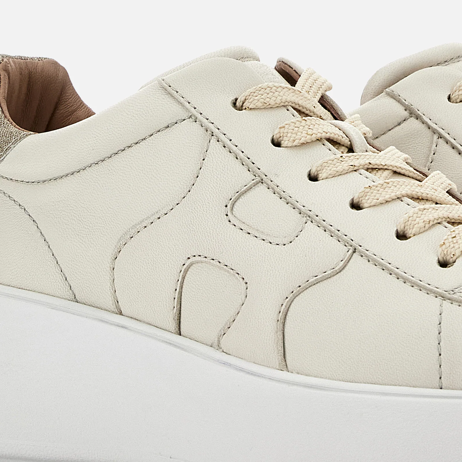 Refined Low-Top Sneakers With Metallic Accents