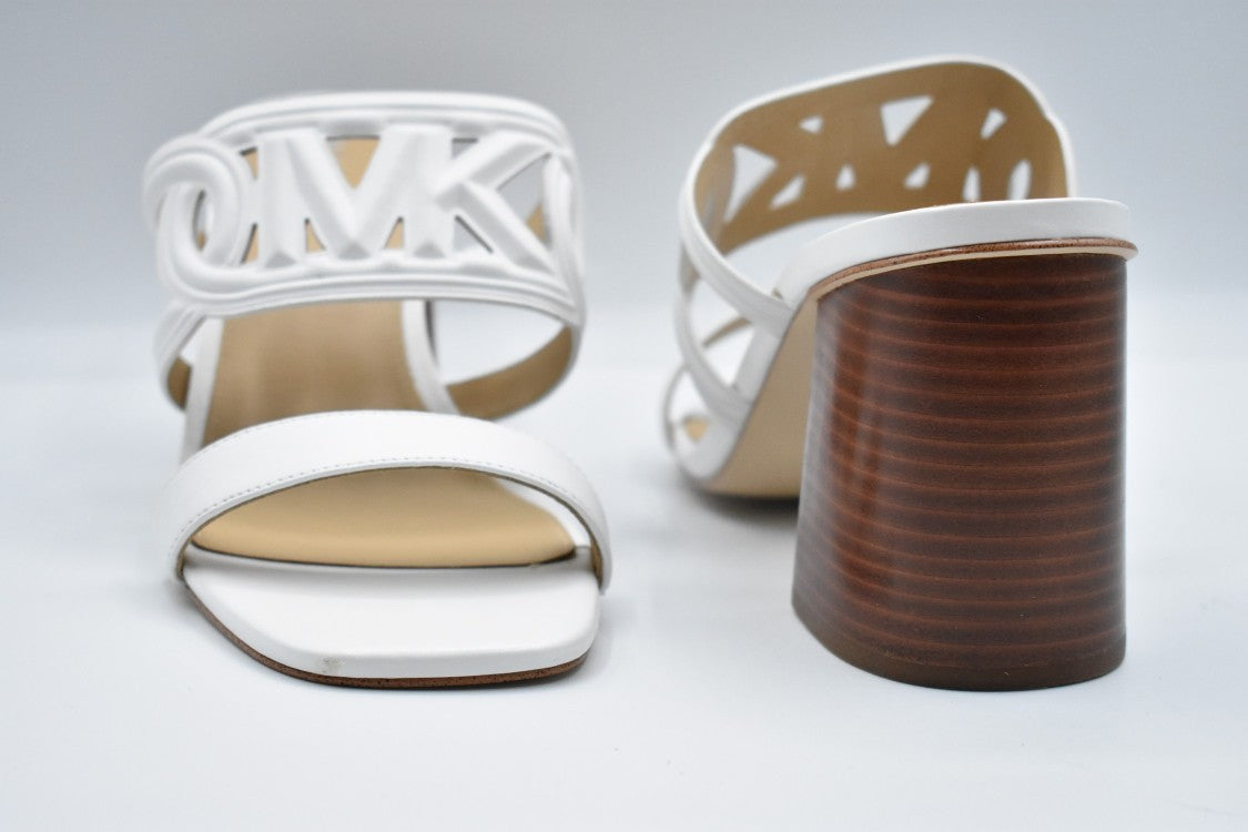 Laced Flat Shoes With Sleek Design And Comfortable Fit