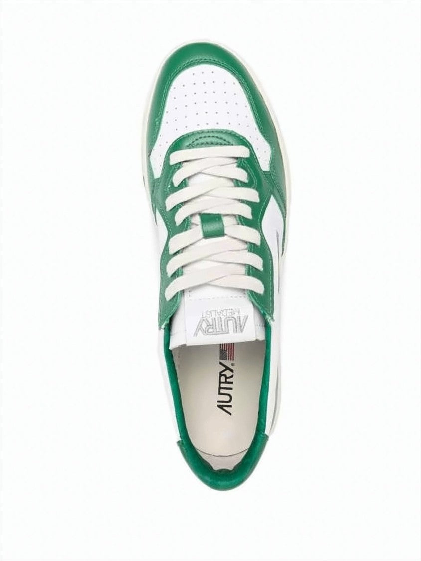 Low-Top White Sneakers with Green Accents