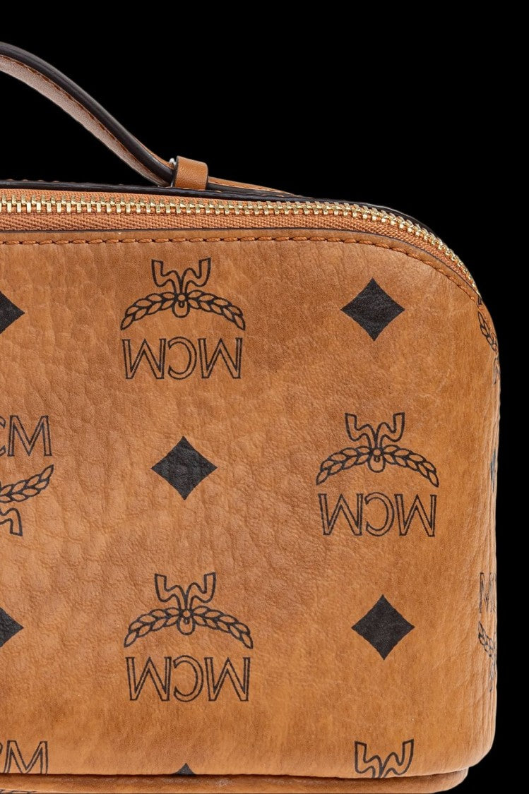 Structured Brown Bag With Clean Lines And Functional Design