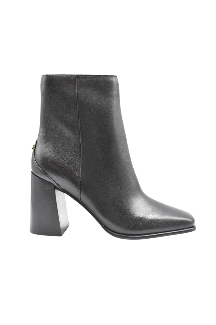 Laced Ankle Boots With Heel And Design