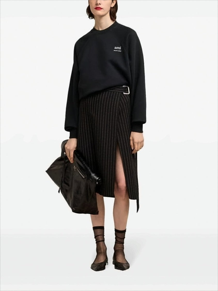 Relaxed-Fit Black Long-Sleeve Sweatshirt With Embroidered Detail