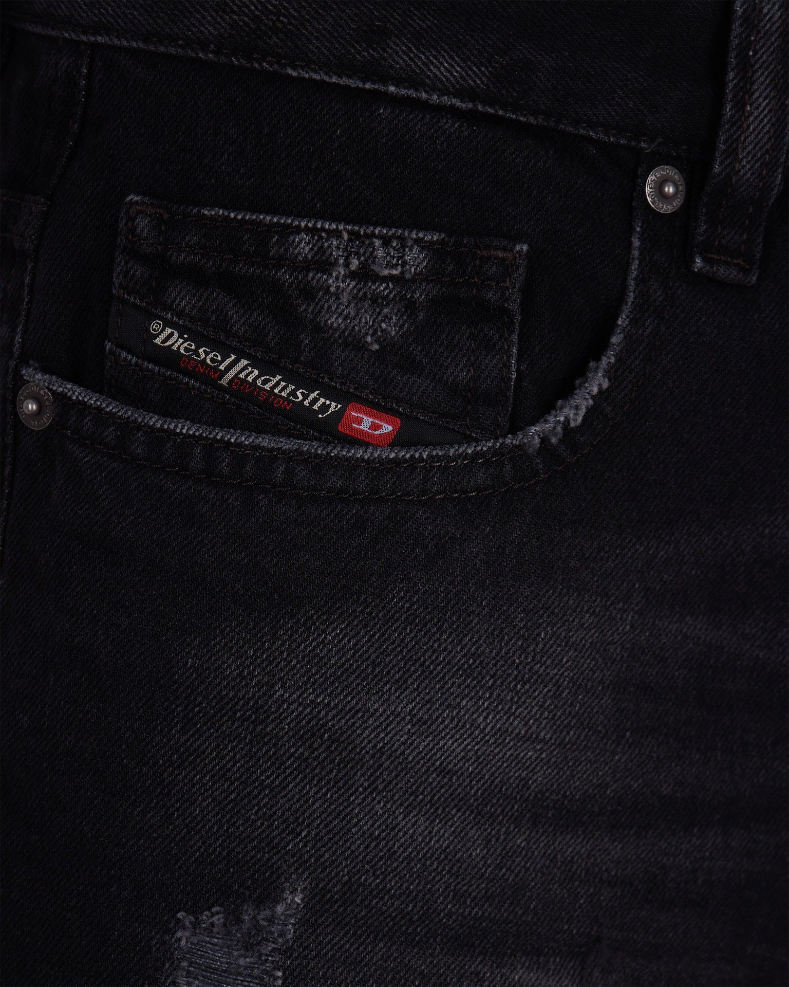 2001 D-Macro Jeans in Black