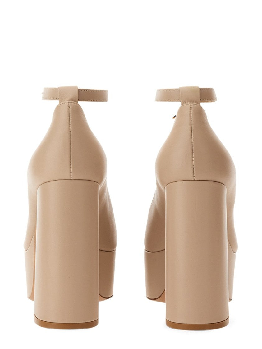 "Manila" Pump