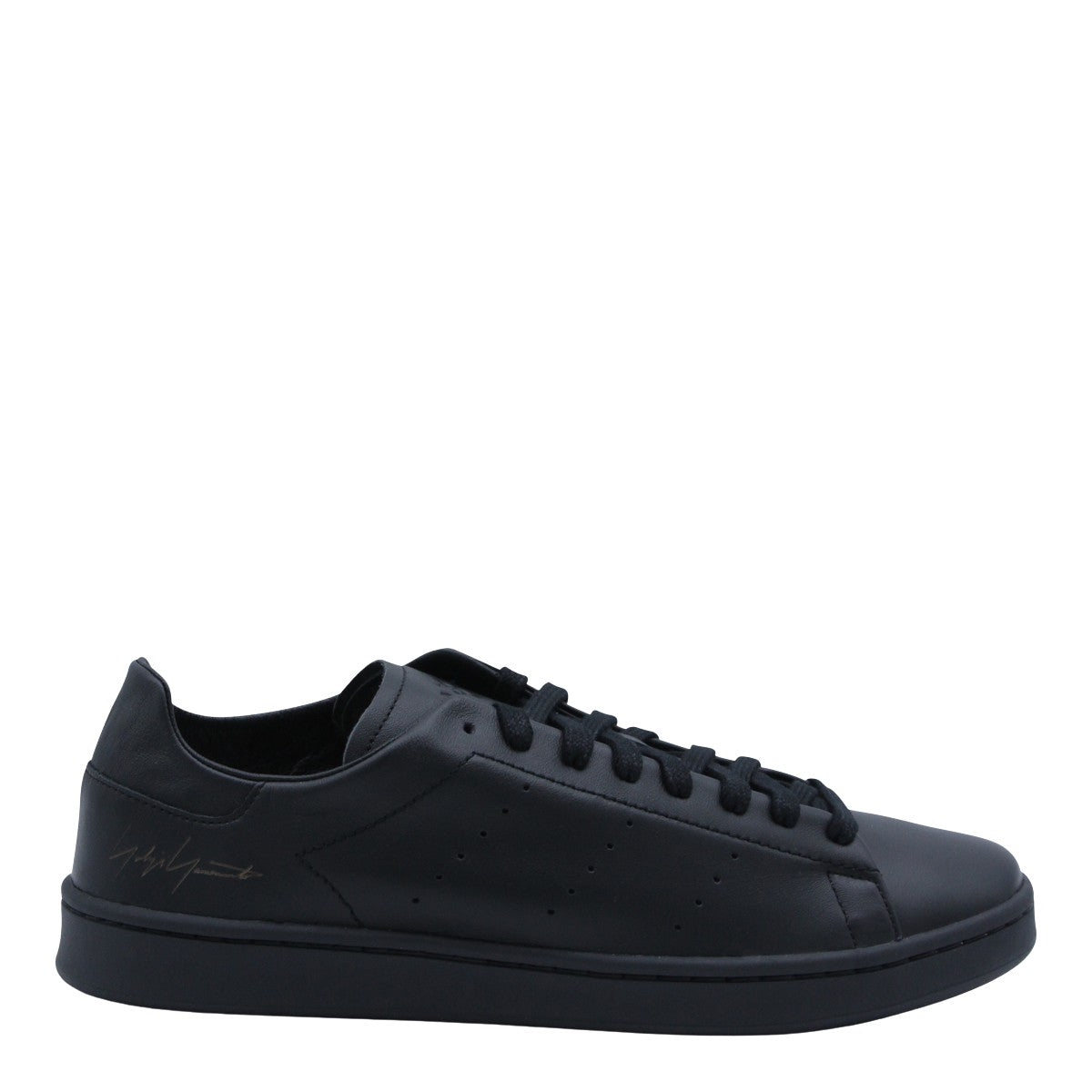 Low-Top Minimalistic Sneakers With Streamlined Design