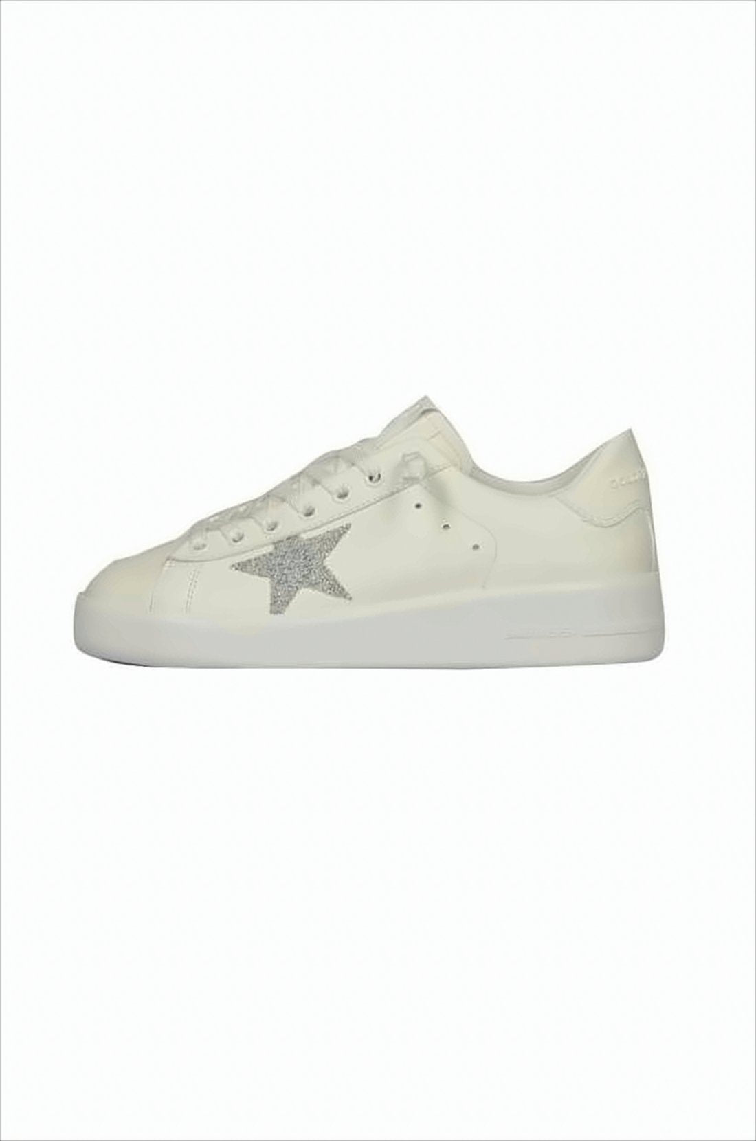 Low-Top White Leather Sneakers With Minimalist Silhouette